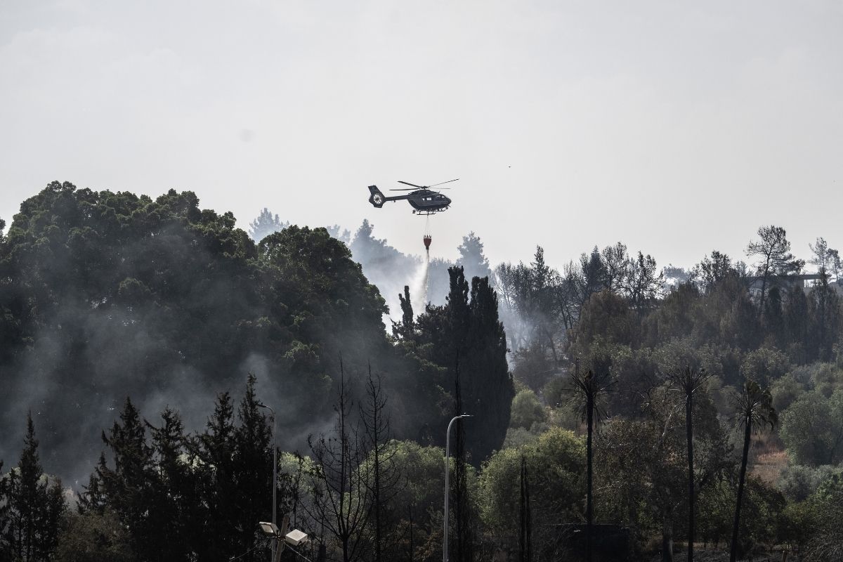 İsrail alev alev: 11 noktada sürüyor, iki ülkeden yardım
