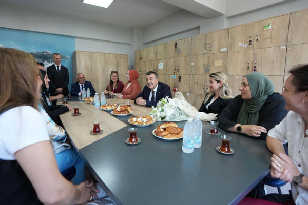 Milli Eğitim Bakanı Bursa Yahya Kemal Beyatlı Ortaokulu ziyaret