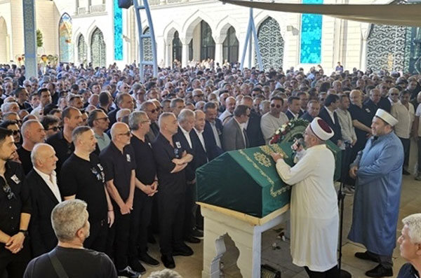 İş İnsanı İsmet Acar Son Yolculuğuna Uğurlandı - Resim : 1