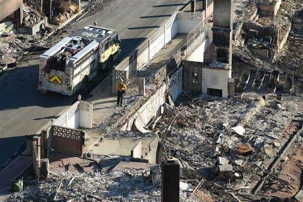 Los Angeles yangınlarından sonra yeniden inşa süreci yıllar alabilir, zararın nasıl karşılanacağı ise tartışma konusu oldu