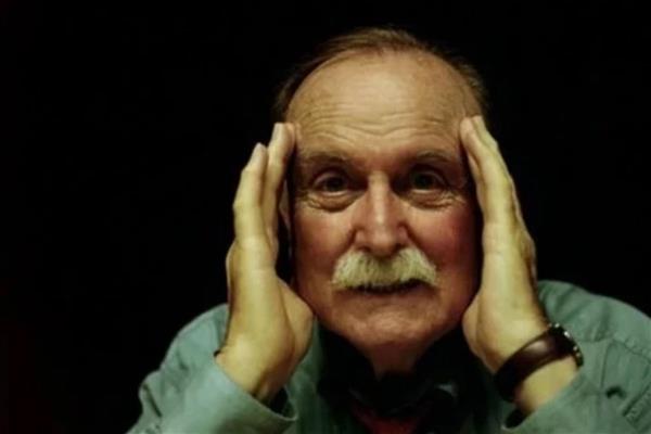 Alvin Lucier'in DNA'sından oluşturulan mini beyinle senfoni üreten ‘yeniden canlandırma' sanat enstalasyonu, ölüm sonrası yaratımı keşfediyor