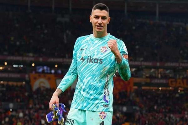 Galatasaray, Muslera'nın yerine Berke Özer'i düşünüyor: 10 milyon euroluk transfer hamlesi