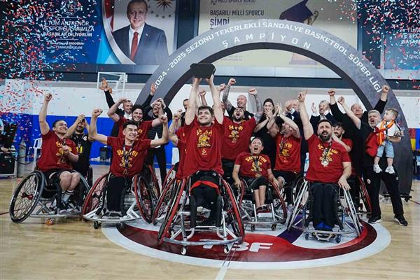 Tekerlekli Sandalye Basketbol Süper Ligi'nde şampiyon Galatasaray