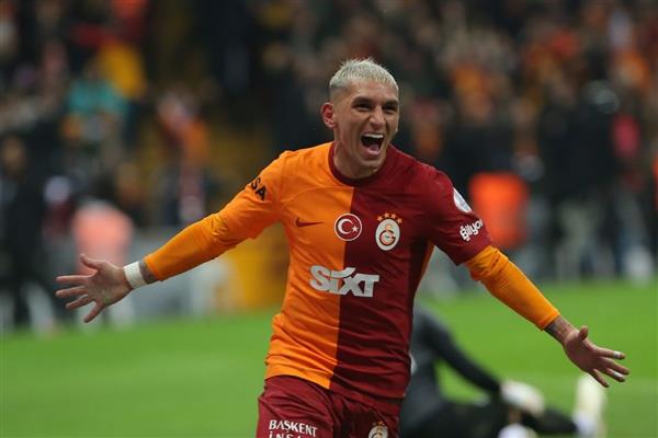 Galatasaray, Torreira'nın sözleşmesini 2028 yılına kadar uzattı