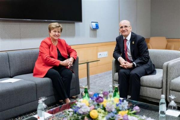 Hazine ve Maliye Bakanı Mehmet Şimşek, ABD'de IMF Başkanı Kristalina Georgieva ile görüştü