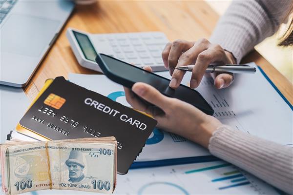 Kredi kartı bakiyesi 2 trilyonu aştı, büyüme ihtiyaç kredisini ikiye katladı