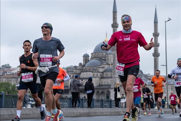 Türkiye İş Bankası 20. İstanbul Yarı Maratonu başladı : 17 bin 913 kişi kayıt yaptırdı
