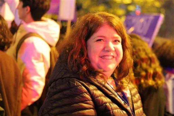 38 yaşındaki genç gazeteci Ceren Kaynak İskit, gribal enfeksiyon sonrası çoklu organ yetmezliği sebebiyle vefat etti