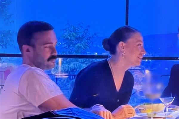 Serenay Sarıkaya ve Mert Demir yemekte buluştu