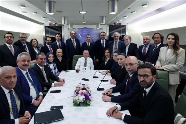 Cumhurbaşkanı Erdoğan, İtalya dönüşü uçakta konuştu: Trump ile ilk fırsatta yüz yüze görüşeceğiz