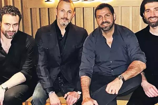 Baran Süzer, bekar arkadaşlarıyla Dolmabahçe'deki ünlü sushi restoranında bir araya geldi
