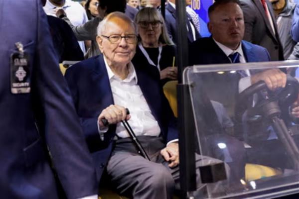 Berkshire Hathaway CEO'su Warren Buffett: Dikkatsizce satın alma yapmaktansa nakitte kalmak daha akıllıca