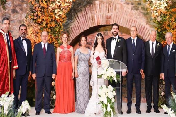 Boğaz'da finans dünyasının önde gelen isimleri Görkem ve Hazal Çınar'ın düğününde bir araya geldi