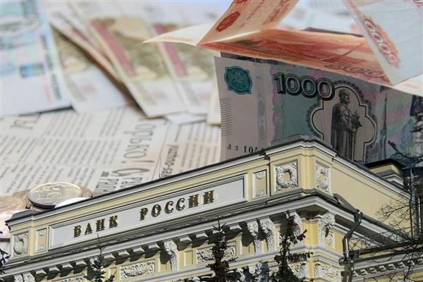 İstanbul'daki Rusya-Ukrayna görüşmeleri ve merkez bankası faiz kararı, rublenin geleceğini belirleyecek