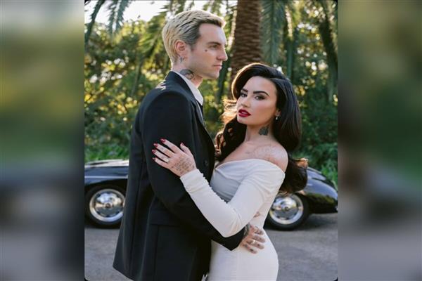 Dünyaca ünlü şarkıcı Demi Lovato sevgilsi Jordan Lutes ile dünyaevine girdi