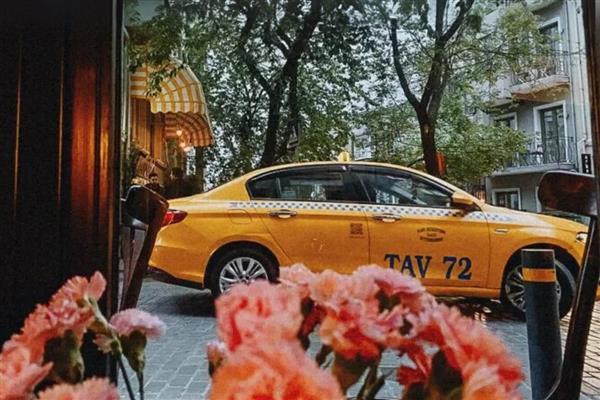 İngiltere Dışişleri Bakanlığı Türkiye için yayınladığı seyahat kuralları listesini, korsan taksileri de ekleyerek güncelledi