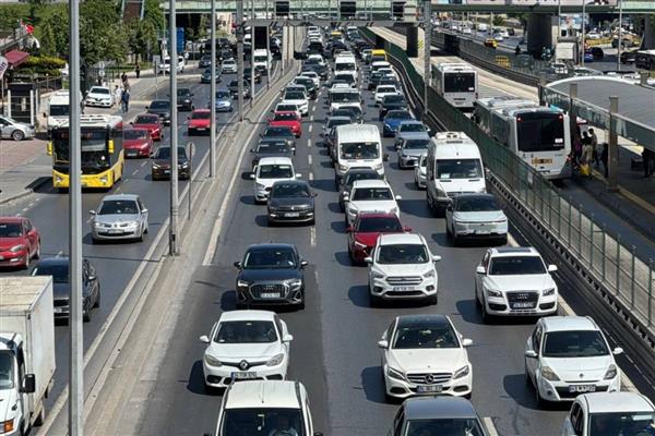 İstanbul'un çıkış noktalarında bayram tatili nedeniyle trafik yoğunluğu