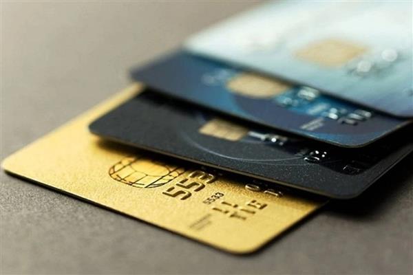 Mevduatlar sert gerilerken bireysel kredi kartı borçları ve takipteki alacaklar artışta