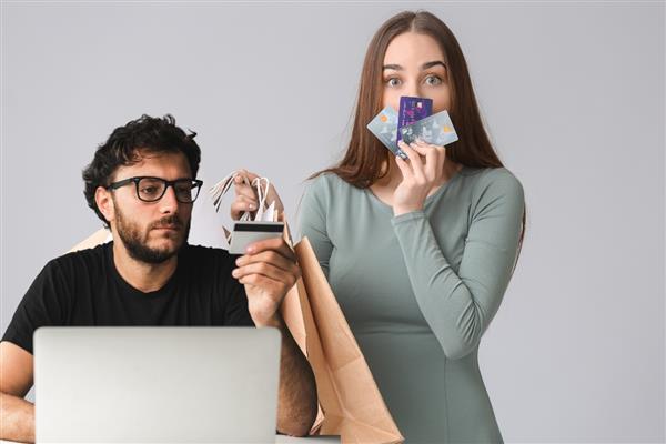 Çiftlerin yüzde 57'si finansal ihanetin ilişkilerini bitirdiğini söylüyor