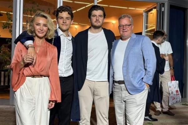 Eski eşler Aslı Gümüşel ve Metin Şen oğulları Batu'nun mezuniyetinde yan yana