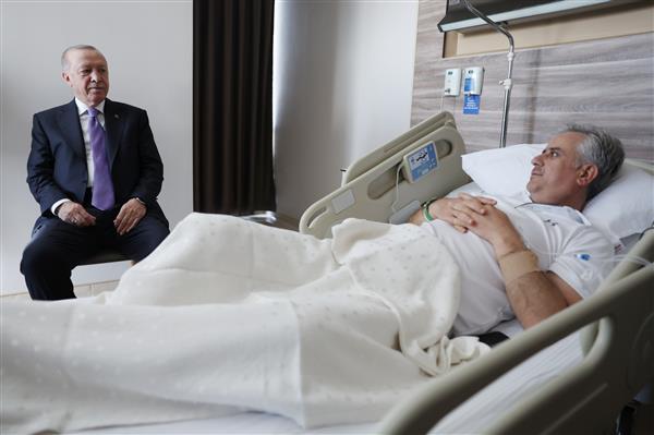 Cumhurbaşkanı Recep Tayyip Erdoğan, Hasan Basri Yalçın'ı hastanede ziyaret etti