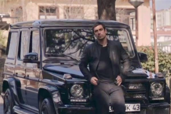 Milyonluk Mercedes kazaya karıştı, İbrahim Çelikkol'un tavrı gönülleri kazandı
