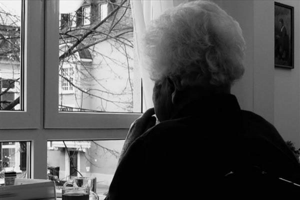 Alzheimer hastaları için 'akıllı takip cihazı' desteği 6 ilde başladı