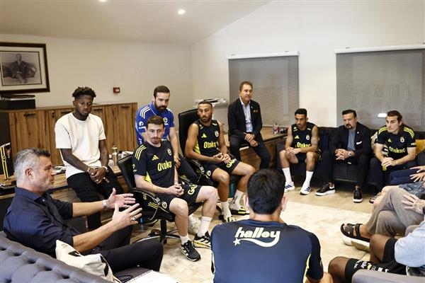 Fenerbahçe Başkanı Sadettin Saran'ın takımdan göndereceği ilk isim Devin Özek oldu