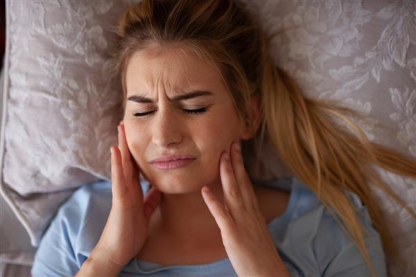 Stresin sessiz tehdidi: Diş sıkma çene, boyun ve sırt ağrılarına yol açıyor
