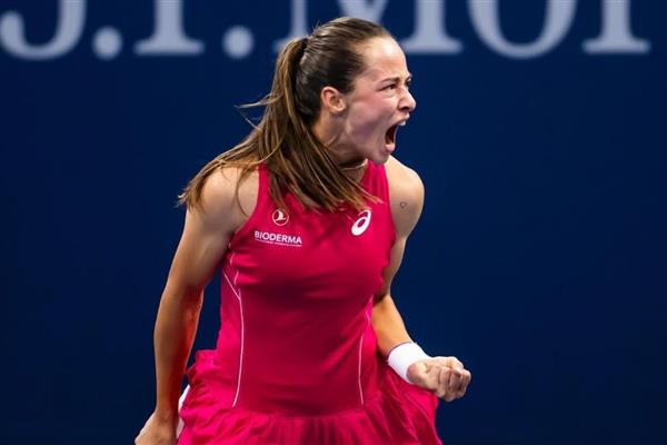 Milli sporcu Zeynep Sönmez, Çin Açık Tenis Turnuvası'nda 3'üncü tura yükseldi