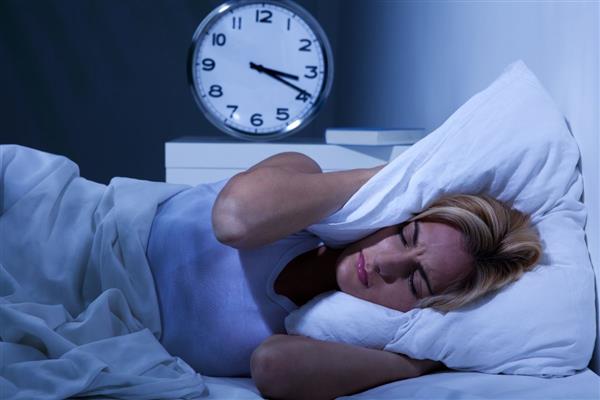 Küçük evlerde yaşayan ve uzun mesafeli işe giden kişilerde uykusuzluk riski daha fazla