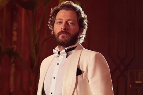 Alican Yücesoy, 'Oyuncu arkadaşlarımı bağışlasın ama birazcık zavallı bulurum' diyerek oyunculuk dünyasını değerlendirdi