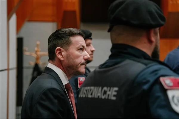 Avusturyalı eski milyarder Rene Benko'ya iflas sürecinde mal varlığını alacaklılardan kaçırdığı gerekçesiyle 2 yıl hapis cezası verildi