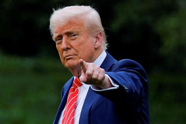 Donald Trump, İngilizce şartına uymayan California'nın 40 milyon dolarlık fonunu kesti