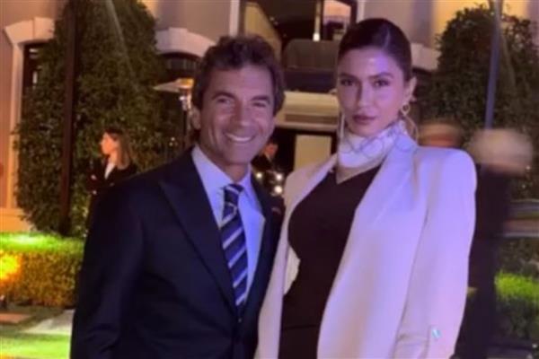 Vakko Yönetim Kurulu Başkanı Cem Hakko ve Nazlı Kayaaslan çiftinden yeni poz