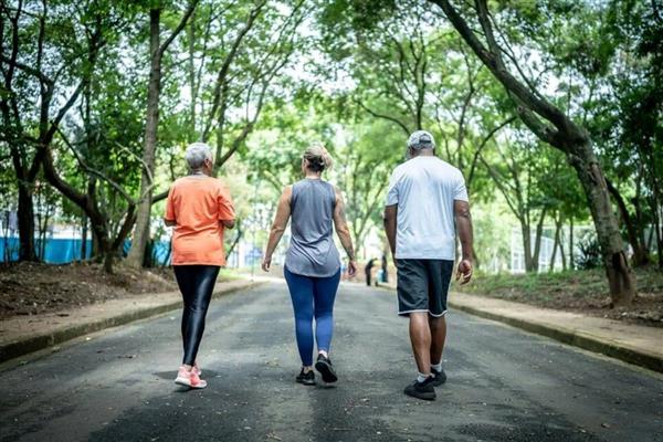 Araştırmaya göre, günde en az 3 bin adım atmak Alzheimer'ın ilerlemesini yavaşlatabilir