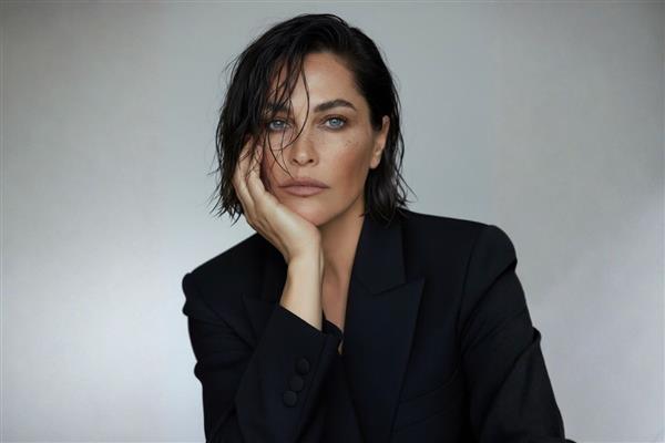 Hülya Avşar sahne ve ekran kariyerinin ardından medikal şirketin ortağı olarak iş dünyasına adım attı