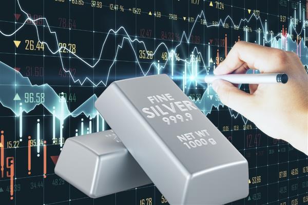 Gümüş yılbaşından bu yana yüzde 90'lık yükselişle yatırımcı ilgisini altının önüne geçirdi