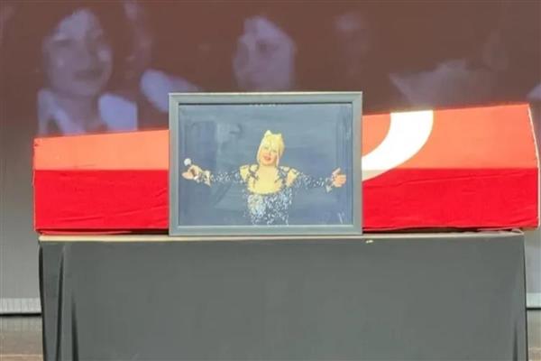 78 yaşında hayatını kaybeden usta sanatçı Muazzez Abacı için AKM'de veda töreni düzenlendi