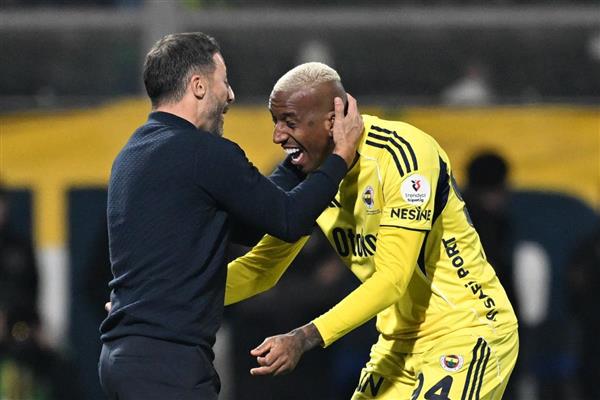 Fenerbahçe, geriye düştüğü maçta Çaykur Rizespor'u ikinci yarıda bulduğu 5 golle geçti