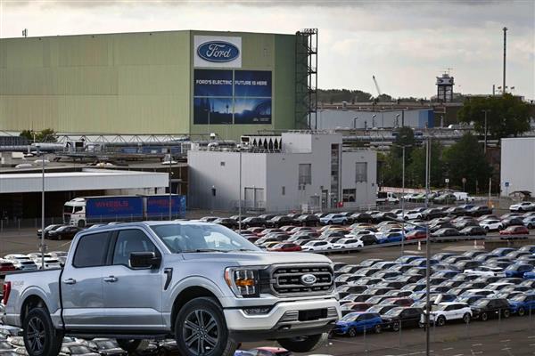 Ford'un fabrikalarından sıfır yedek parçaları çalan bir çalışanın, suç ortağı bir baba oğulla beraber milyonlarca dolarlık vurgun yaptığı ortaya çıktı