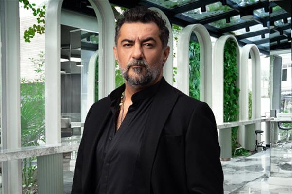 Ünlü oyuncu Celil Nalçakan yaşadığı trafik kazasının detaylarını sosyal medya hesabından paylaştı