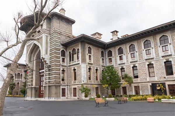 İstanbul Erkek Lisesi'nde darp olayı ve 'taciz listesi' iddiaları gündemi sarsarken, çocuklarını okuldan alan veliler 'adalet' çağrısı yapıyor