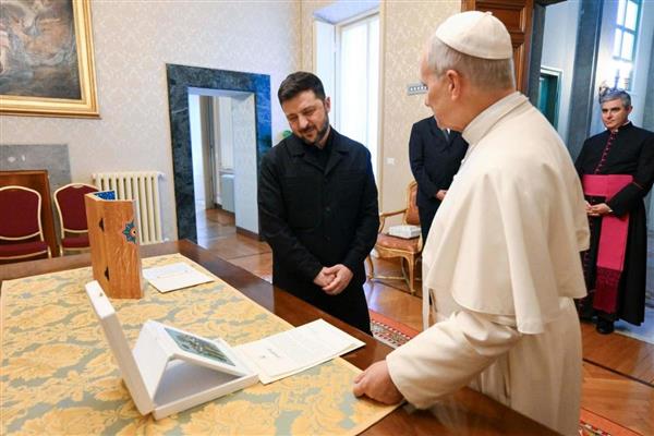 Papa  Leo, Ukrayna Devlet Başkanı Zelenskiy ile görüştü, barış için diyalog tavsiyesinde bulundu