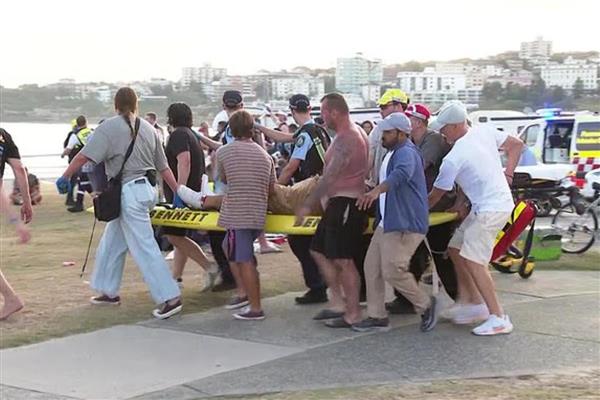 Avustralya'nın Sdyney kentindeki Bondi Plajı'nda silahlı saldırı; polisten 'sığınaklara gidin' uyarısı