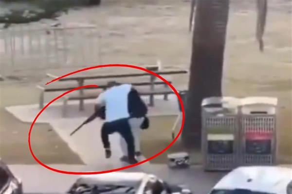 Dünyanın konuştuğu Manav Ahmed saldırganı böyle etkisiz hale getirdi