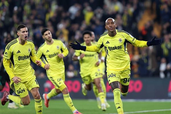 Fenerbahçe evinde ağırladığı Konyaspor'u 4 golle yendi, ligde ikinci sıraya yükseldi