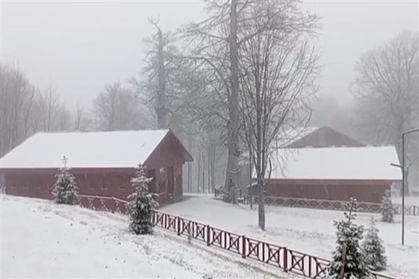 Kocaeli, Karabük ve Bolu'da yüksek kesimler kara büründü