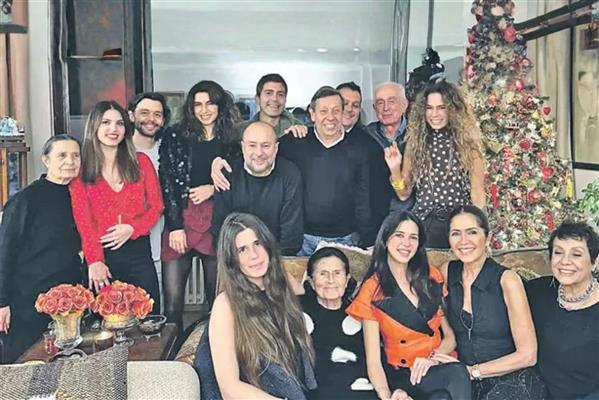 Şebnem ve Celal Çapa çiftinin davetiyle aile boyu yılbaşı buluşması