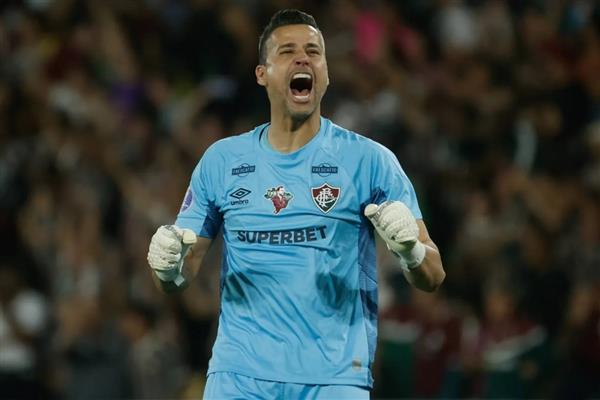 Fluminense, kaleci Fabio'nun sözleşmesini uzatma kararı aldı